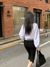 [MADE] Stern hip-to-way off-shoulder sweatshirt