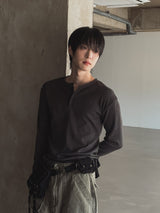 デリマッスルフィットヘンリーネック長袖Tシャツ