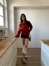 Red gradation off-balance shoulder knitwear