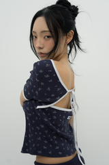 フローラルバックスリットTシャツ_ネイビー