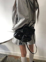 テオインバックルレザーポケットミニバックパック