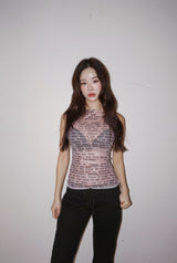 ベージュレタリングシースルーノースリーブTシャツ