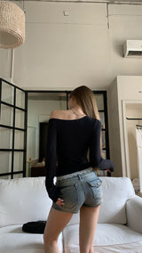 Beads Unbalanced Off-Shoulder Laced Long-Sleeved T-Shirt