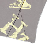 COLLECTION PIN TUCK POINT GRAPHIC T-SHIRT [GRAY]