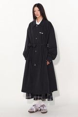 ウエストシンチードストレートカット,ウィズアプライドパッチワークデザインラグランスリーブ,ディストレンチコートフィーチャーズアボールドシルエット