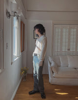 Reverse damage V-neck knitwear