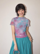 A半袖Tシャツウィズ ア ハーフハイカラー, レギュラーショルダー, プリンティドパターン, アンドレースエラスティックイヤーシェイプドトリムズ