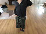 CAMO BAGGY CROPPED SWEAT PANTS
