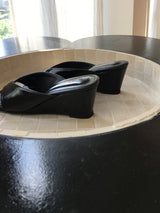 Glossy thong wedge mules