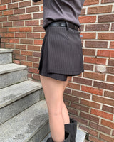 Nimu ストライプ柄ベルト付きショートスカートパンツ