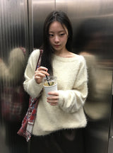 ナユヘアリップネックルーズニット
