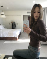 Brown shirring button T
