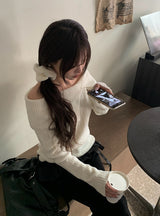 ファズ襟付きリブオフショルダースリット長袖ニット