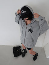 [UNISEX] Chrome Patch オーバーサイズフィット フード付きジップアップジャケット