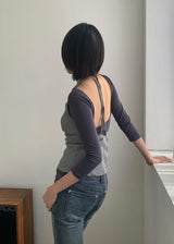 TENSION BACKLESS SLEEVE TEE