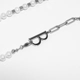 a pearl necklace_CLEF TRIM PEARL NEC