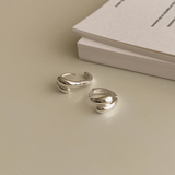 Hug earring (silver)