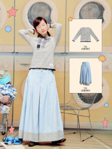 ブルーのワイドレッグパンツ