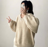 Disco Pop Duc Thick Sleeve Punching V-Neck Knit