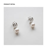 Curved line pearl drop earring