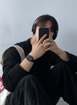 アーロンモーデンエッセンシャルセミクロッピードロングスリーブTシャツ
