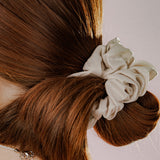 SHIRRING SATIN SCRUNCHIE (IVORY)