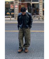 Curved diagonal cargo banding pants