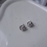 [NMIXX Kyujin Piercing] プチチェック柄ハートハグピアス - シルバーカラー