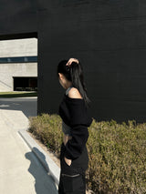 Halter collar sleeveless & long sleeve cropped knit two-piece set (2 colors)