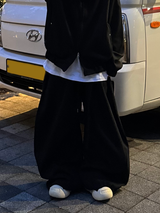 カーブドバルーンスウェットパンツ