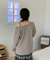 Yuto One Off-Shoulder T-Shirt