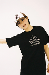 カーリーテキストTシャツ - ブラック