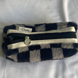 Clam round pencilcase _ Fur Dark gray Checkerboard