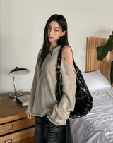 ユキアダメージディープVネックニット