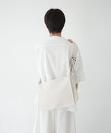 [DOJINOI] TEXTURE MESSENGER BAG CREAM