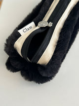 Clam ラウンドペンケース _ ファーブラックストライプ