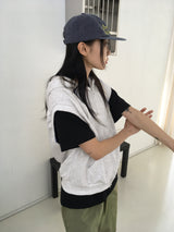 The New Byul two-way hooded vest zip-up