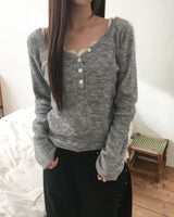 ボリフリースボタンVネックロングスリーブTシャツ