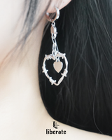 Kitsch Twist Heart Earring - KISS OF LIFE HANEUL Pick