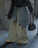 One-pin tuck strap balloon cotton pants