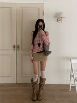 チェリーレッドチェクオフショルダーシャーリングスリムフィットロングスリーブTシャツ (Red)