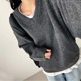 Disco Pop Duc Thick Sleeve Punching V-Neck Knit