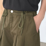 Kicks two pintuck string cargo half-length Bermuda pants