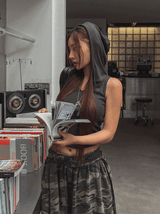 Hairy V-neck hood sleeveless