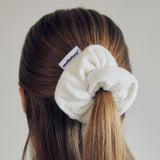 SOFT VELVET SCRUNCHIE (WHITE)