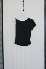 アシンメトリックツイステッドショルダートップ (Black)