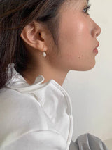 Mini pearl drop earrings