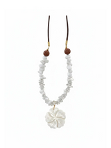 LUCENT SHELL FLOWER NECKLACE