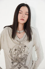 Long-sleeved T-shirt with a round neckline design