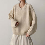 Disco Pop Duc Thick Sleeve Punching V-Neck Knit